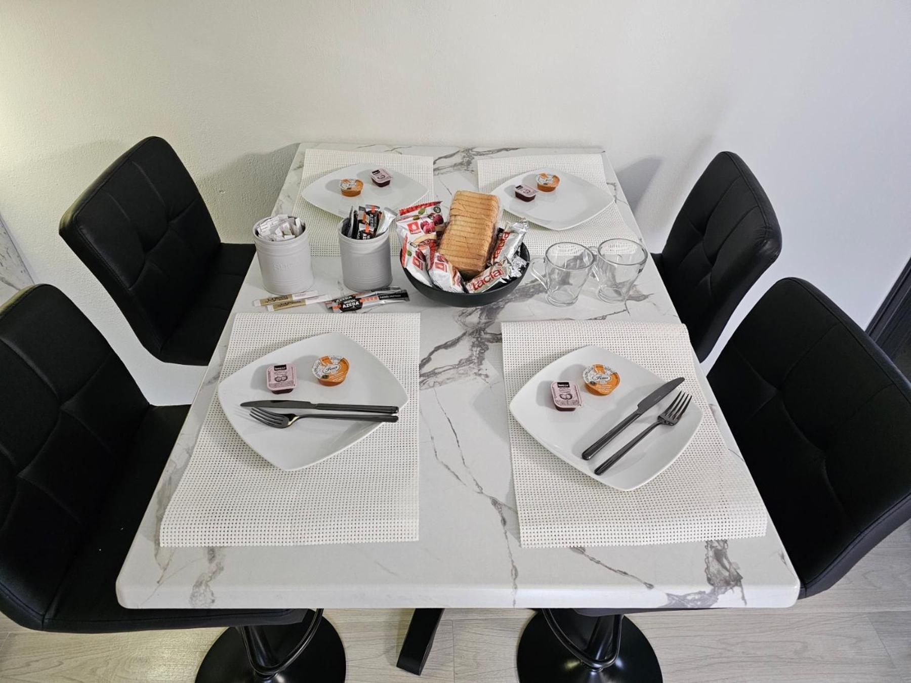 Welcome Apartment, *